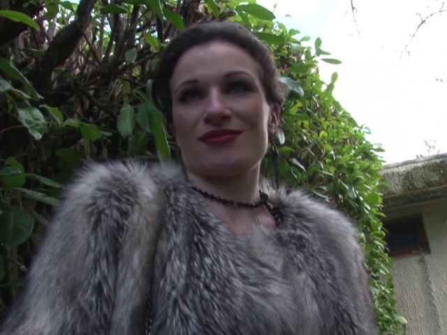 Bourgeoise infidèle se tape la queue de Max lors d'une visite